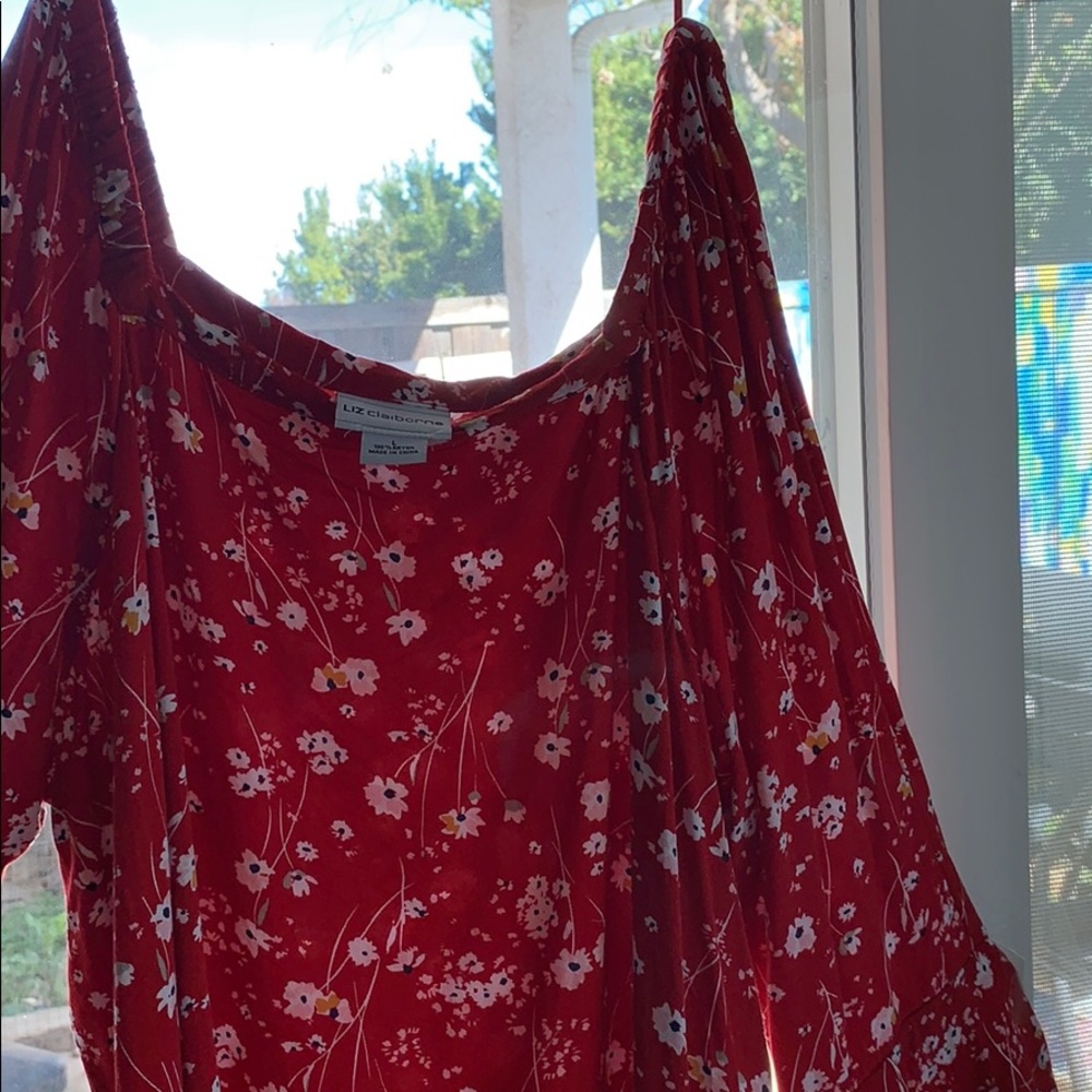 Size l floral red shirt